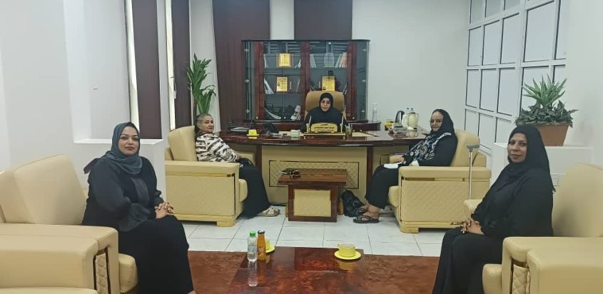 القاضية صباح العلواني تلتقي فريق منسقات القمة النسوية لمناقشة تمكين القاضيات في السلطة القضائية