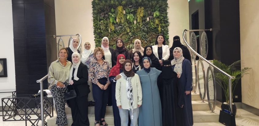 بمشاركة قاضيات يمنيات ختتام برنامج تدريب المدربين في القيادة النسائية لقاضيات الشرق الأوسط وشمال أفريقيا في العاصمة الاردنية